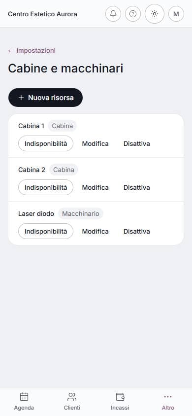 Più operatrici e receptionist su telefono: schermata di lumora con dati di esempio