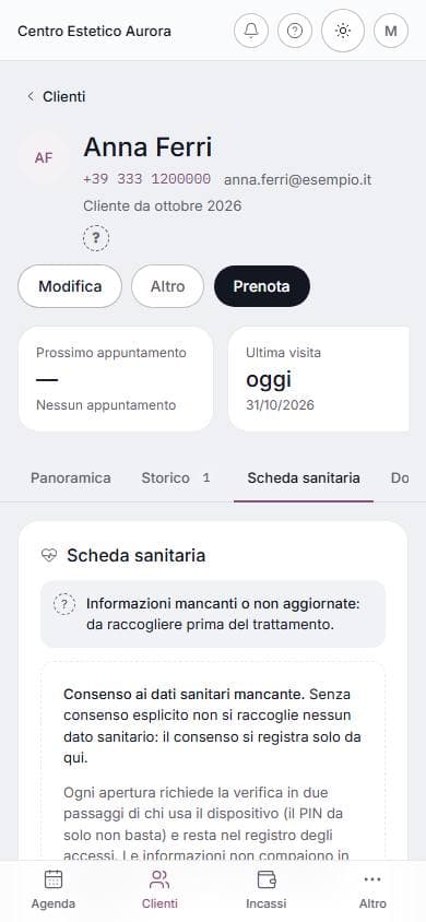 Scheda sanitaria su telefono: schermata di lumora con dati di esempio